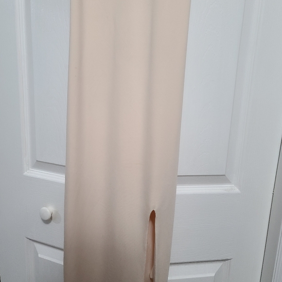 2/25$ 🛍 Nude Midi dress - Picture 3 of 4